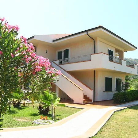 Borgo Marino Albatros * ザンブローネ